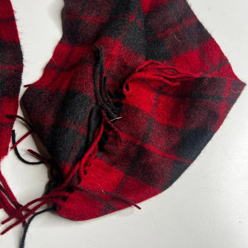 Suantrai of Ireland Red Black Buffalo Plaid 100% Pure Wool Fringe Scarf NWT